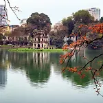 Reddoorz Plus Near Hoang Quoc Viet Street